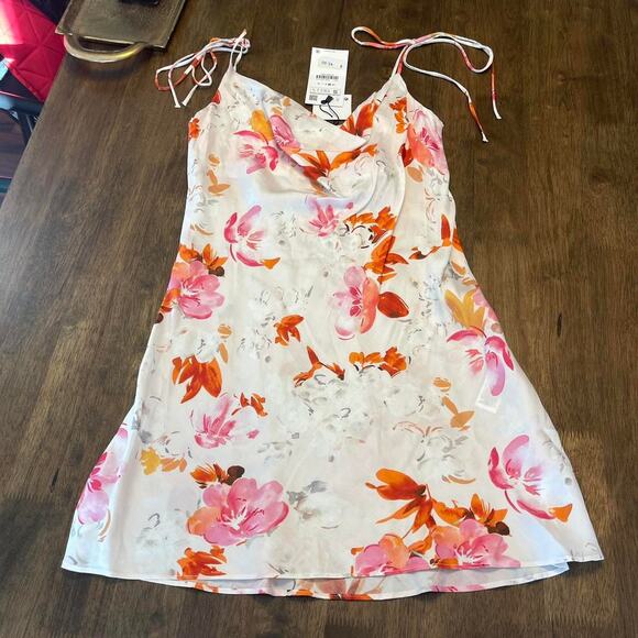 Zara flower dress - Picture 1 of 7